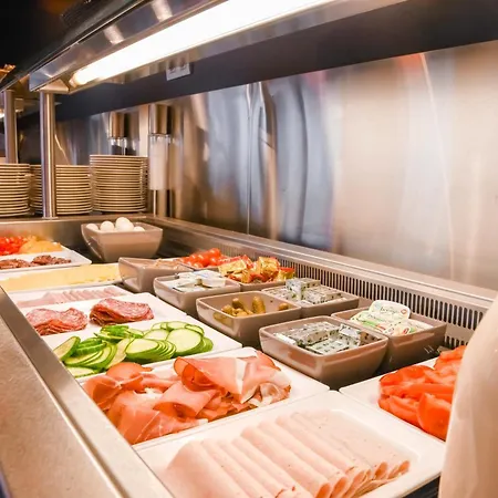 Mandarina Luxembourg Airport Hotel 3*