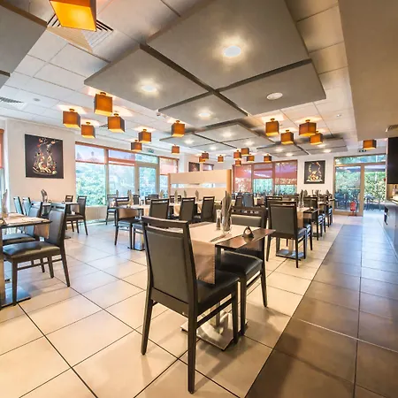 Mandarina Luxembourg Airport מלון