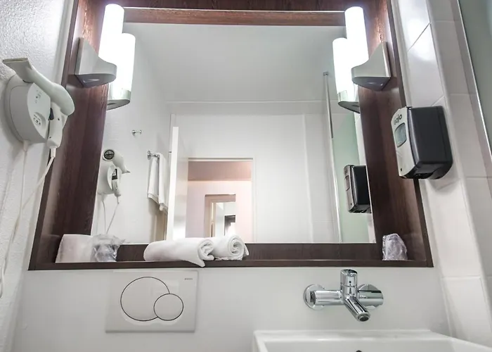 Mandarina Luxembourg Airport מלון Niederanven